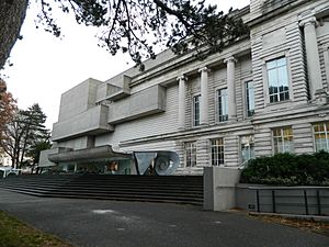 Photograph of Ulster Museum exterior