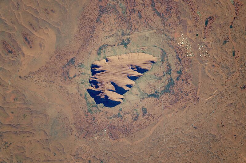 Uluru from above Iss049e010638 lrg