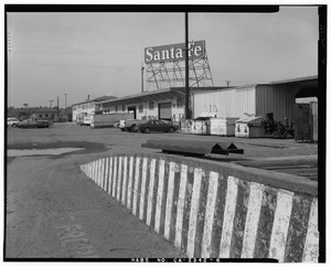 VIEW OF REAR OF FREIGHT HOUSE AND SANTA FE RAILROAD DEPOT, FACING WEST - Santa Fe Railroad Depot, 101 Garrard Boulevard, Richmond, Contra Costa County, CA HABS CAL,7-RICH,5-6