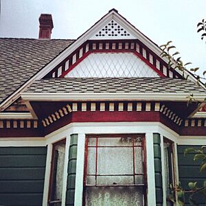 Captain Calvin and Pamela Case House Bay window