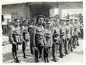 Party of men of the Leicesters going home on leave (Photo 24-323)