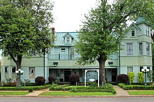 Shapira hotel madisonville tx