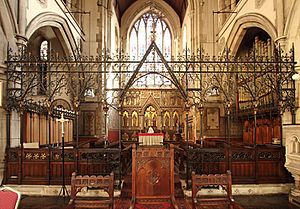 St Andrew, Bethune Road - Screen (geograph 4397977)