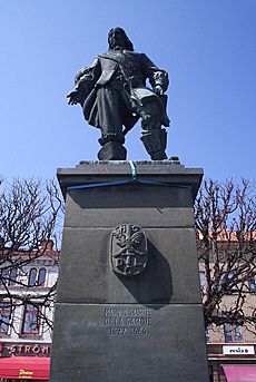 Statyn av Magnus Gabriel De la Gardie i Lidköping, den 9 maj 2006