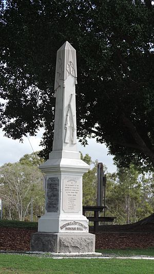 War memorial, Rosedale, Queensland, 2016 05