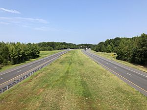 2021-08-09 11 17 28 View north along New Jersey State Route 55 (Cape May Expressway) from the overpass for Gloucester County Route 641 (Ellis Mill Road) in Glassboro, Gloucester County, New Jersey