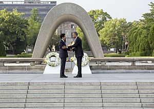 Barack Obama and Shinzo Abe at Hiroshima Peace Memorial Park