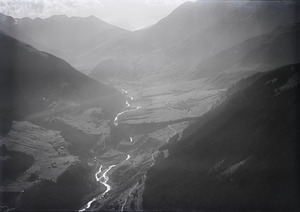 ETH-BIB-Sedrun, Rueras, Tujetsch, Badus v. N. O. aus 2000 m-Inlandflüge-LBS MH01-003935