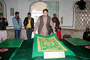 Farhan Wilayat (Philanthropist) presenting chadar at Waris Shah's Shrine