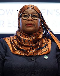 International leaders sign joint statement at COP26 (51649202102) (Suluhu crop).jpg