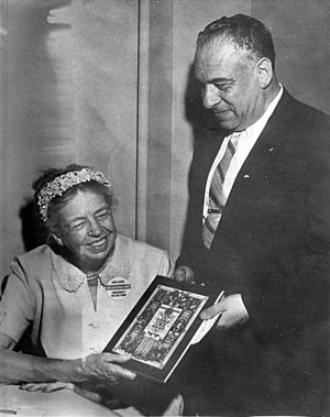 Morton Weinstein presenting Eleanor Roosevelt with a book by Arthur Szyk - NARA - 195394