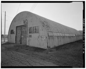 Oblique view of northeast corner, T-17 - Advance Base Depot Davisville, Building T-17, Ninth Street southeast of Davisville Road, Davisville, Washington County, RI HABS RI,5-DAVIL.V,1B-6