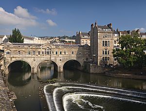 Pulteney bridge in Bath view from south before noon2
