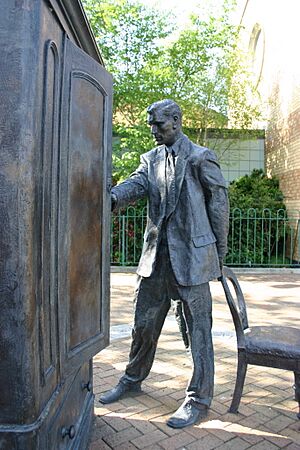 Statue of C.S. Lewis, Belfast