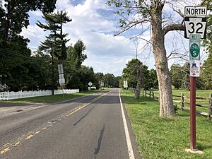 2022-09-19 14 29 17 View north along Pennsylvania State Route 32 (River Road) just north of Pennsylvania State Route 532 (General Washington Memorial Boulevard) in Upper Makefield Township, Bucks County, Pennsylvania