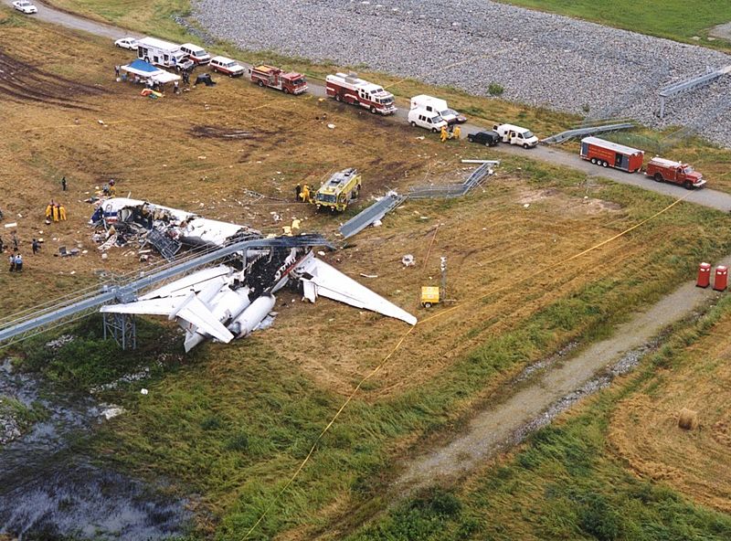 American Airlines Flight 1420 wreckage2