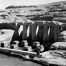 Derr ( 125 miles south of Aswan, right bank). Temple dedicated to Pa - Horakhti
