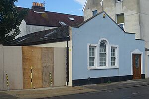 Former Hebron Pentecostal Church, 91 Margate Road, Southsea (August 2017) (1)