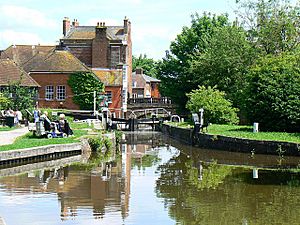 Kennet and Avon canal, Newbury - geograph.org.uk - 830868
