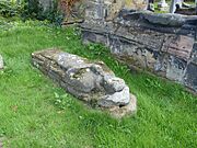 Listed tomb south of the Venable tomb, St Mary's, Astley 02
