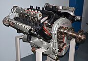 Moteur d avion Peugeot L112 1916 DSC 0073