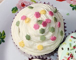 Muffins with confetti candy