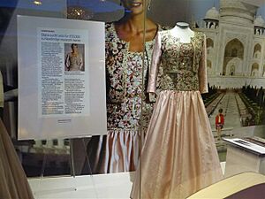 Princess Diana dress, Newbridge Silverware - geograph.org.uk - 3652548