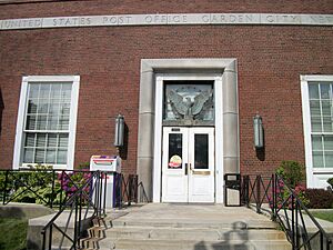USPO Garden City NY - Front Doors