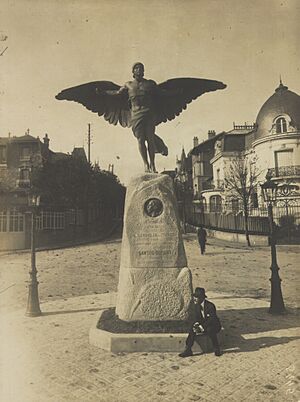 "Ícaro" em Saint-Cloud - Monumento em homenagem a Santos Dumont - 1-13666-0000-0000, Acervo do Museu Paulista da USP