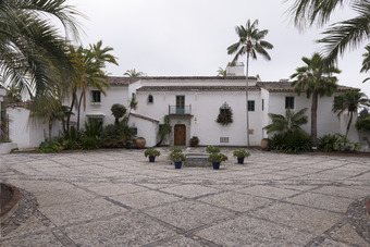 Casa del Herrero (House of the Blacksmith) was design by George Washington Smith. Montecito, California LCCN2013634667.tif