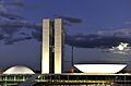 Congresso Nacional do Brasil em noite de lua cheia
