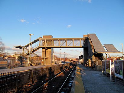 Framingham station looking east at pedestrian bridge, January 2015.JPG