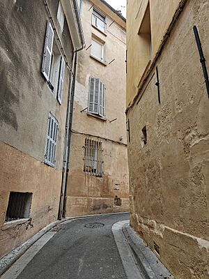 Narrow streets of Aix en Provence 2