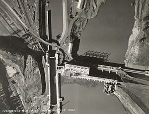 Oregon - Bonneville Dam - NARA - 68147272 (cropped)