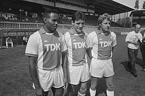 Persdag Ajax v.l.n.r. de nieuwe spelers Henny Meijer, Frank Stapleton en Jan Sorenson, Bestanddeelnr 934-0324.jpg