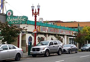 Republic Cafe and the House of Louie - Old Town Chinatown - Portland, Oregon - DSC01185