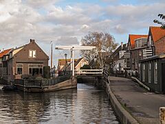 Roelofarendsveen, straatzicht met brugje 2009-10-25 15.56