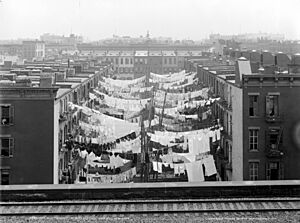 Yard of a tenement at Park Ave. LOC det.4a28182