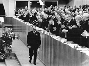 Bundesarchiv Bild 183-F0418-0001-020, Berlin, VII. SED-Parteitag, 2.Tag
