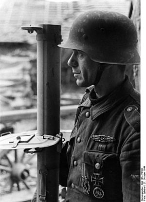 Bundesarchiv Bild 183-J28180, Westfront, bei Metz, Grenadier mit Panzerschreck