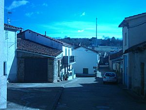 Calle Larga, street in El Cabaco