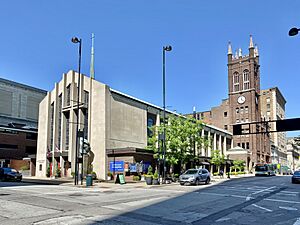 Christ Church Cathedral, 4th Street and Sycamore Street, Cincinnati, OH - 52963657150.jpg