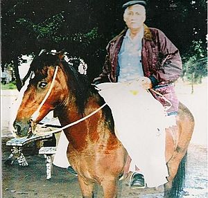 Cosme Nievas a caballo