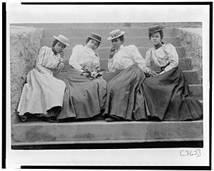 Four African American women seated on steps of building at Atlanta University, Georgia LCCN95507126