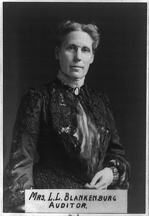 Mrs. Rudolph Blankenburg, half-length portrait, facing right LCCN96524616.jpg
