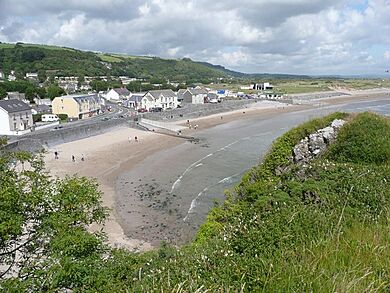 The seafront from Dolwen Point, Pendine - Pentywyn - geograph.org.uk - 942848