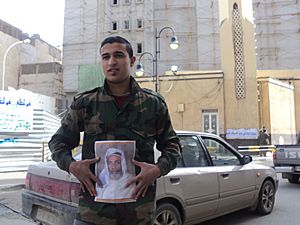 A Benghazi citizen holding King Idris's photo