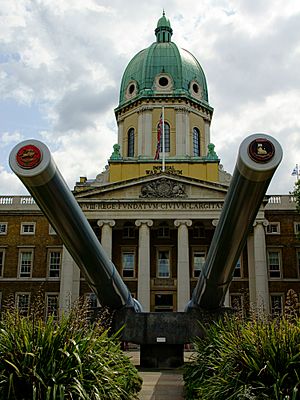 Big Guns at the Imperial War Museum (geograph 4108391)