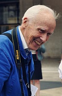 Bill Cunningham at Fashion Week photographed by Jiyang Chen (cropped)