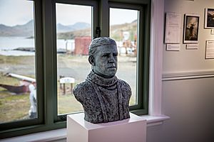 Bronze bust of Sir Ernest Shackleton, South Georgia Museum, Nov 2017 (2)
